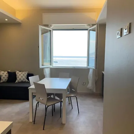 Au Ma Apartment